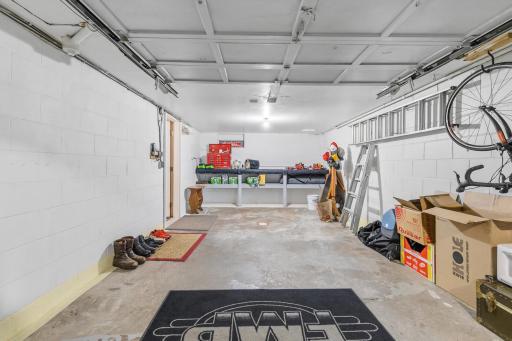 3rd stall provides so much flexibility! Workshop, parking, storage, entertaining, you decide!