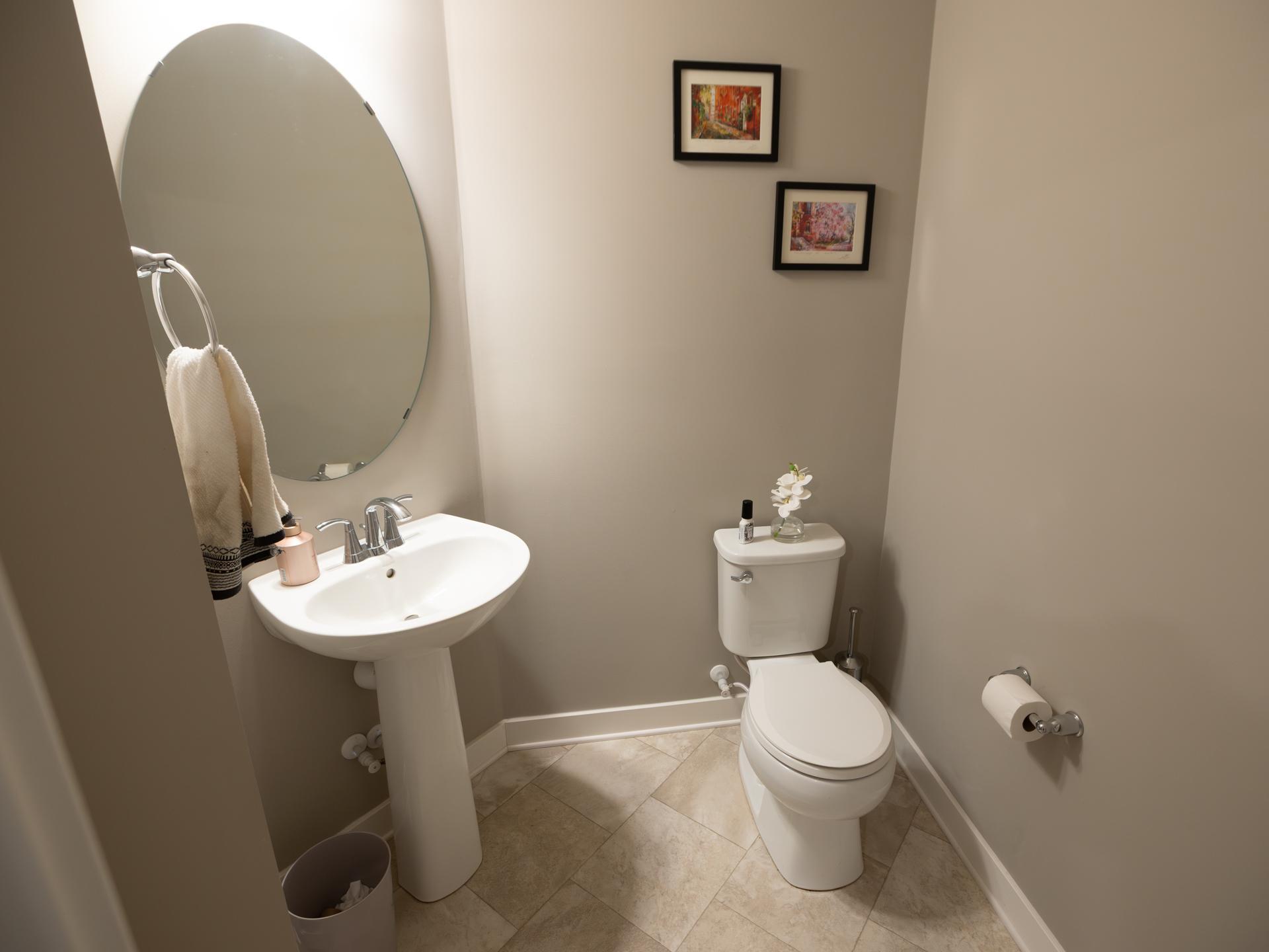 Main Floor Bath.jpg