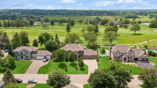 Beautifully situated on the Oak Glen Golf Course.
