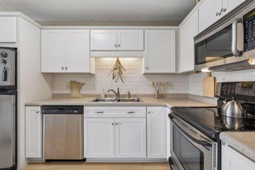 7401 W 101st Street, 320, Minneapolis, MN 55438