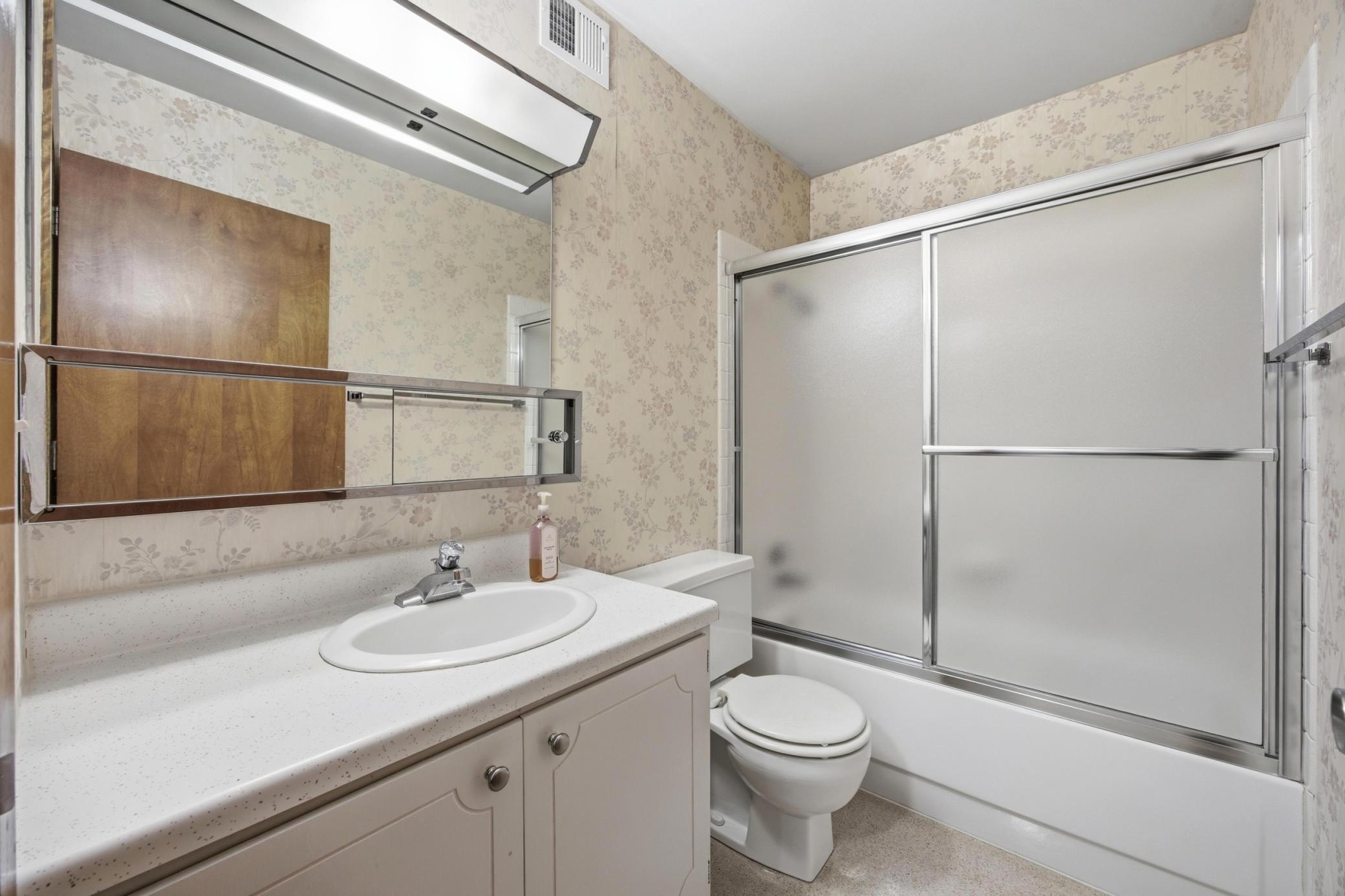 2nd Floor Full Bathroom