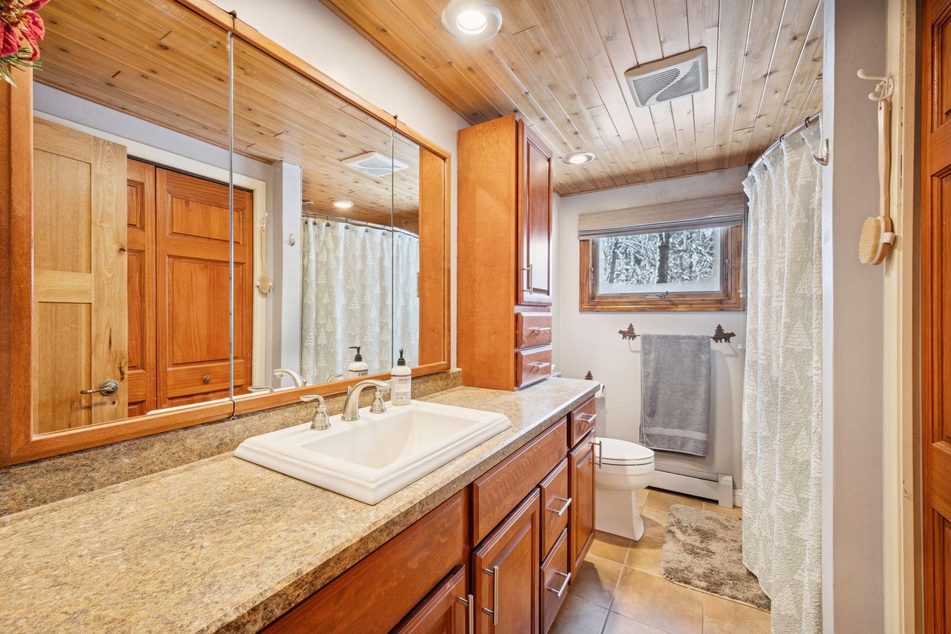 Upper level bathroom.jpeg