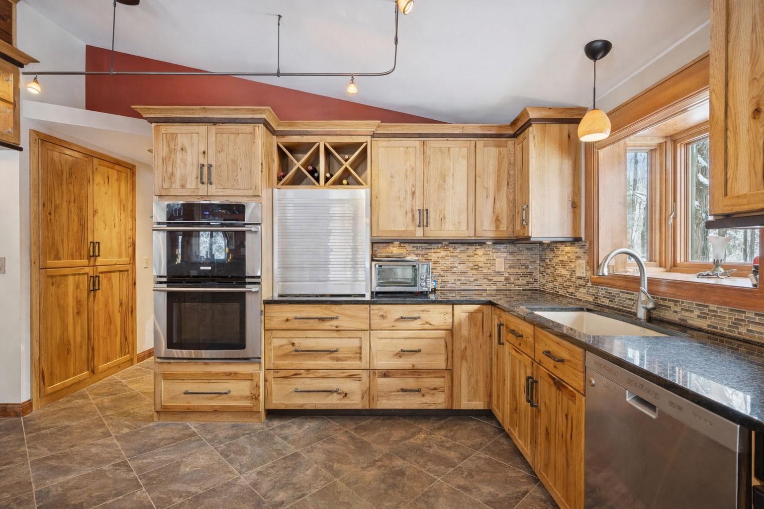 Kitchen 2.jpg