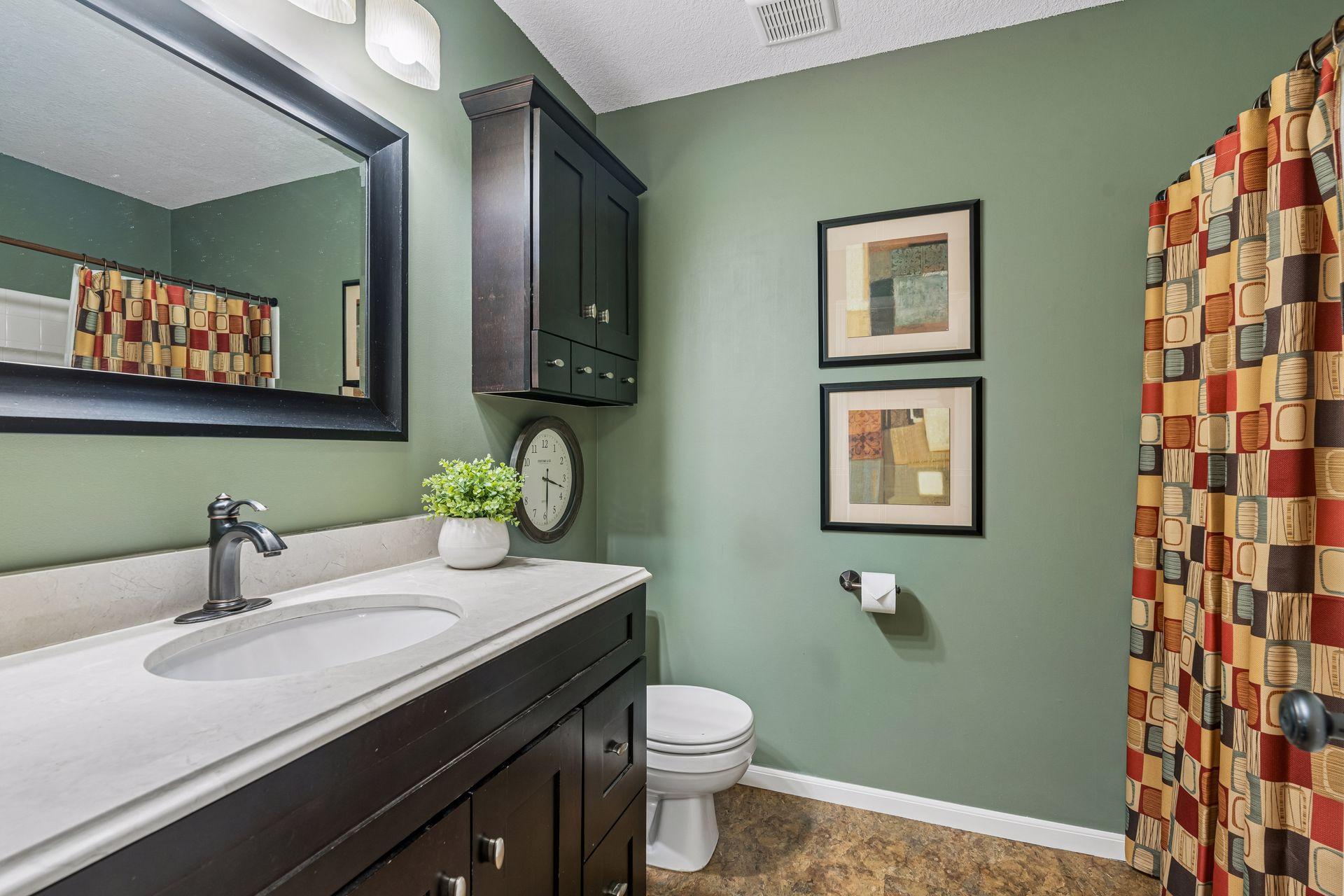 Upper Level bath