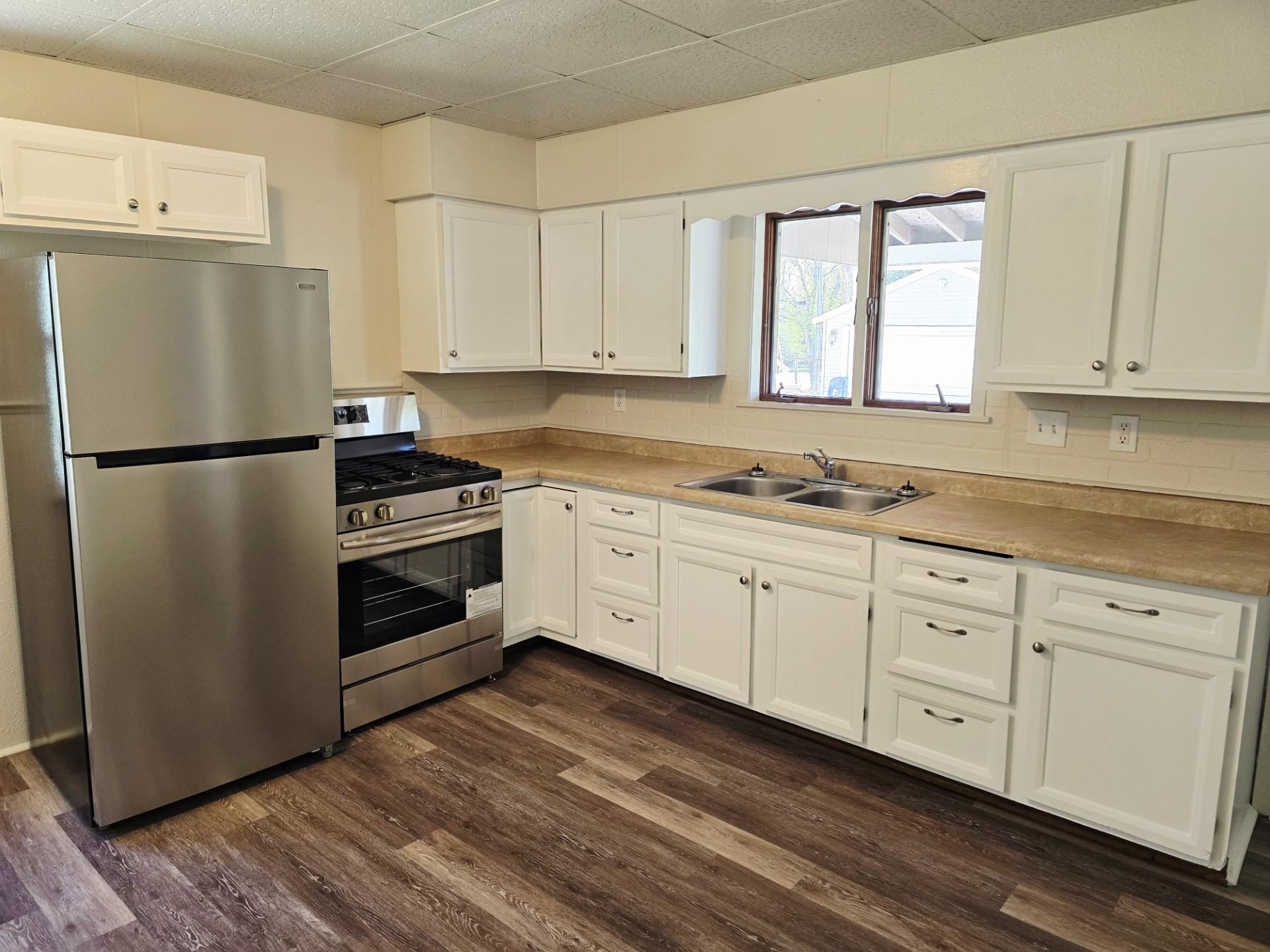 Kitchen1.jpg