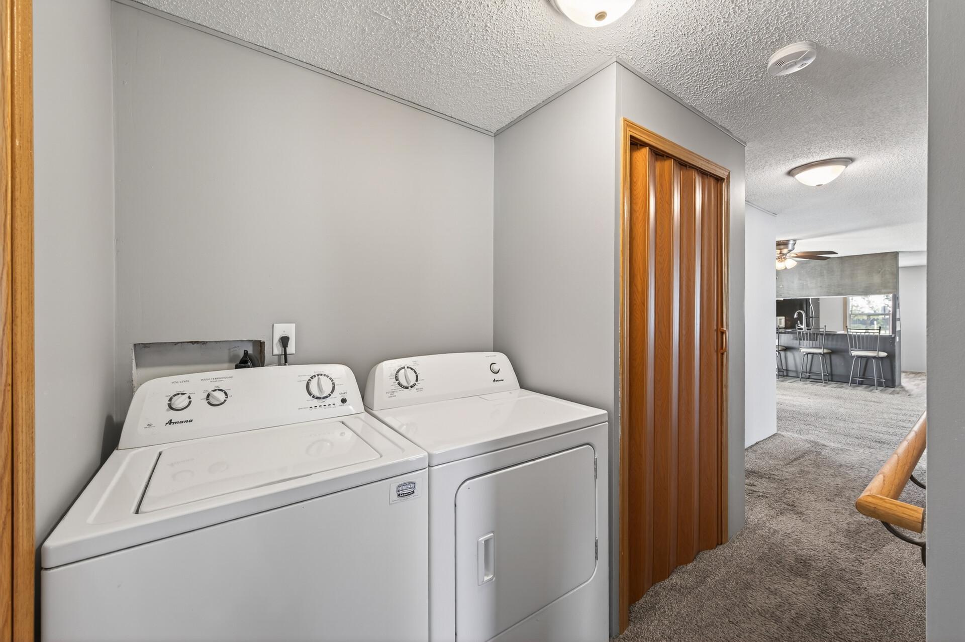 15_3351_91st_Curve_NE15_mls.jpg