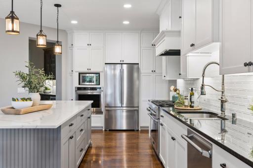 Kitchen/center island-Quartz countertop