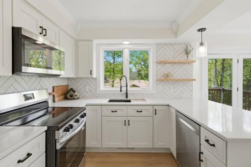 805 Lacota Lane, Burnsville, MN 55337