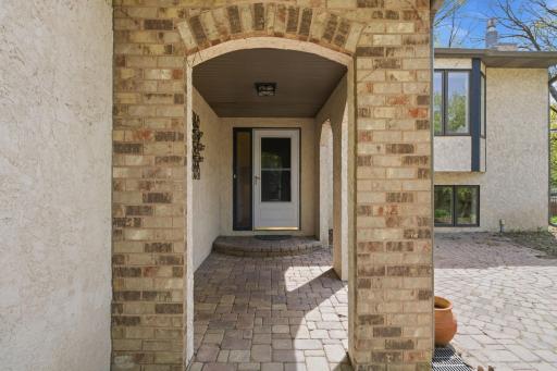 805 Lacota Lane, Burnsville, MN 55337