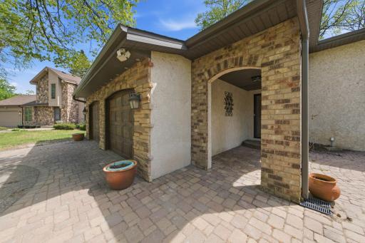 805 Lacota Lane, Burnsville, MN 55337