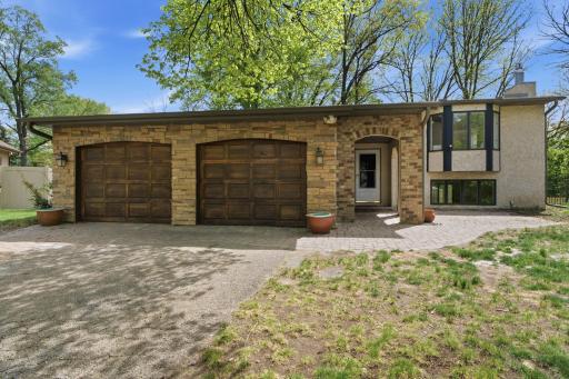805 Lacota Lane, Burnsville, MN 55337