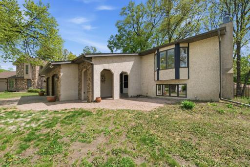 805 Lacota Lane, Burnsville, MN 55337