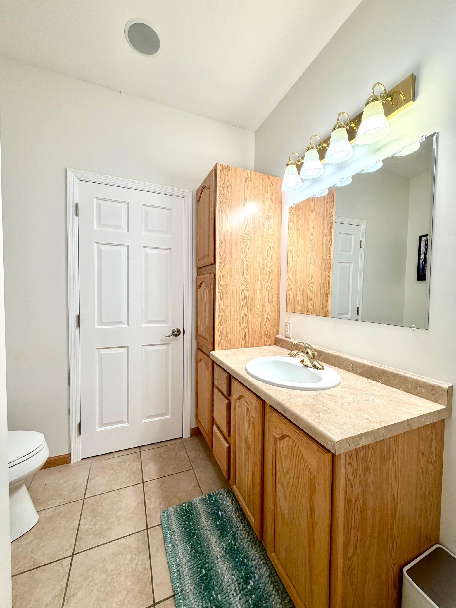Main floor guest bath.jpeg