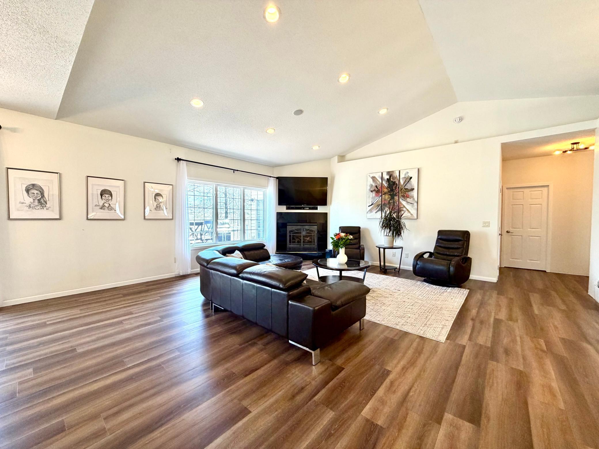 Living room 3.jpeg