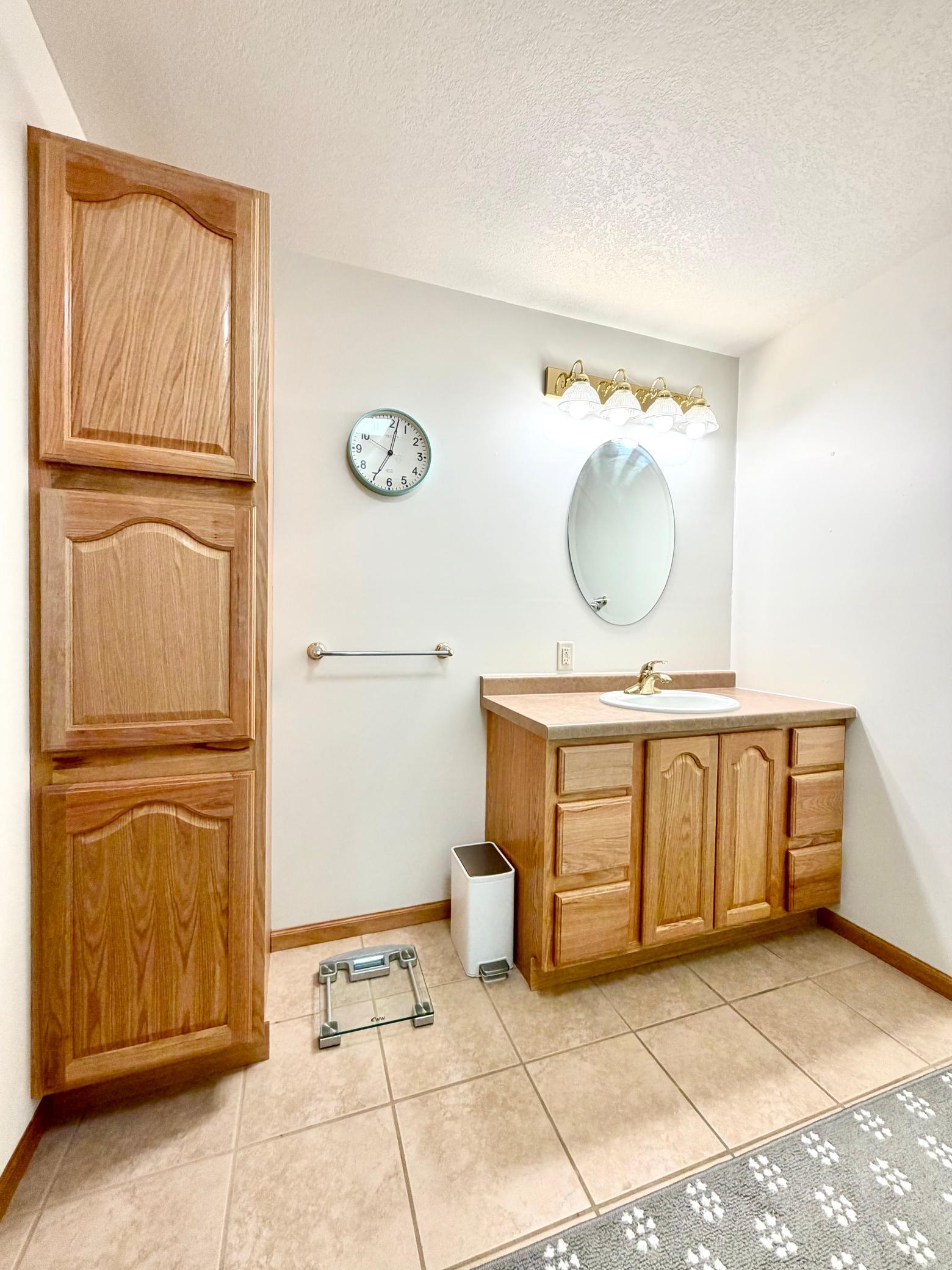 Lower level full bathroom 2.jpeg