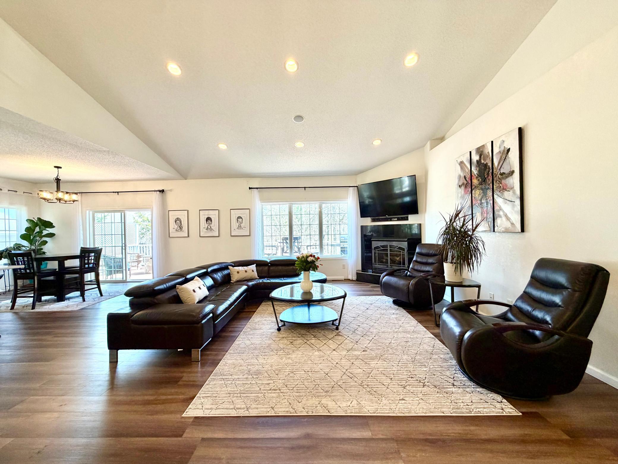 Living room 2.jpeg