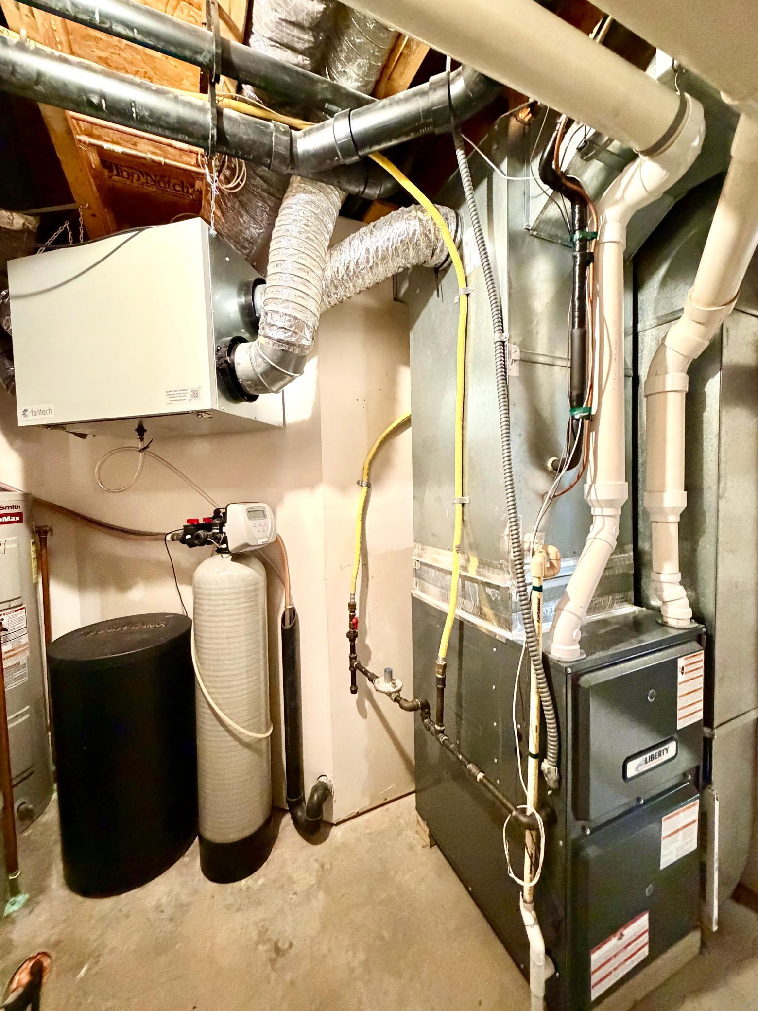 Lower level utility room 2.jpeg