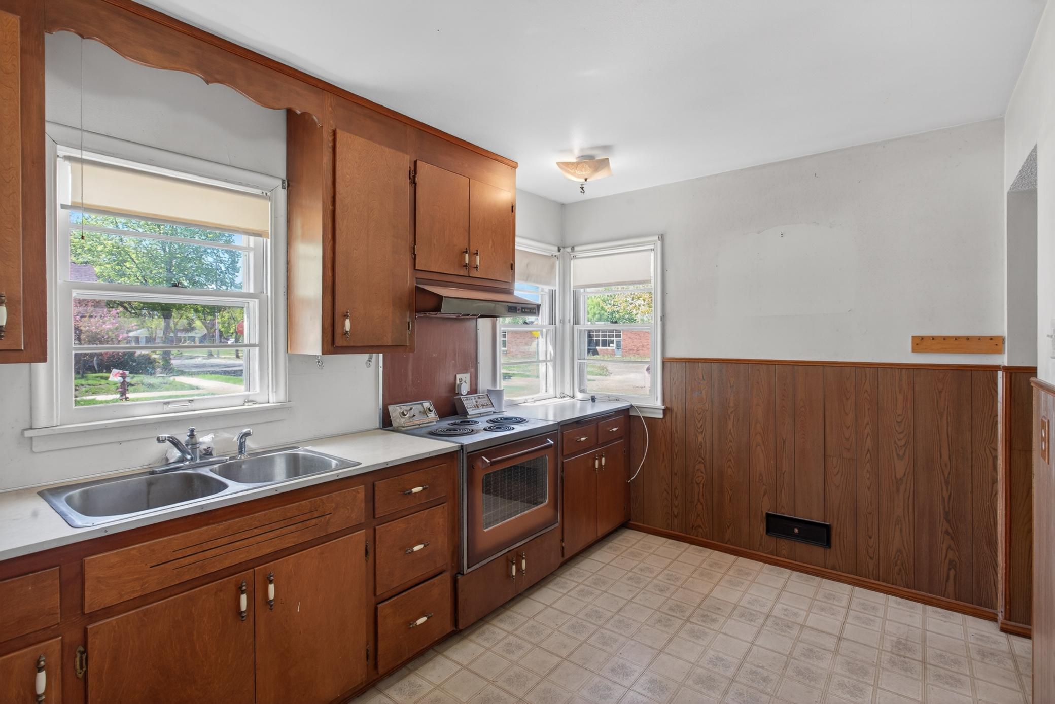 Main level: kitchen