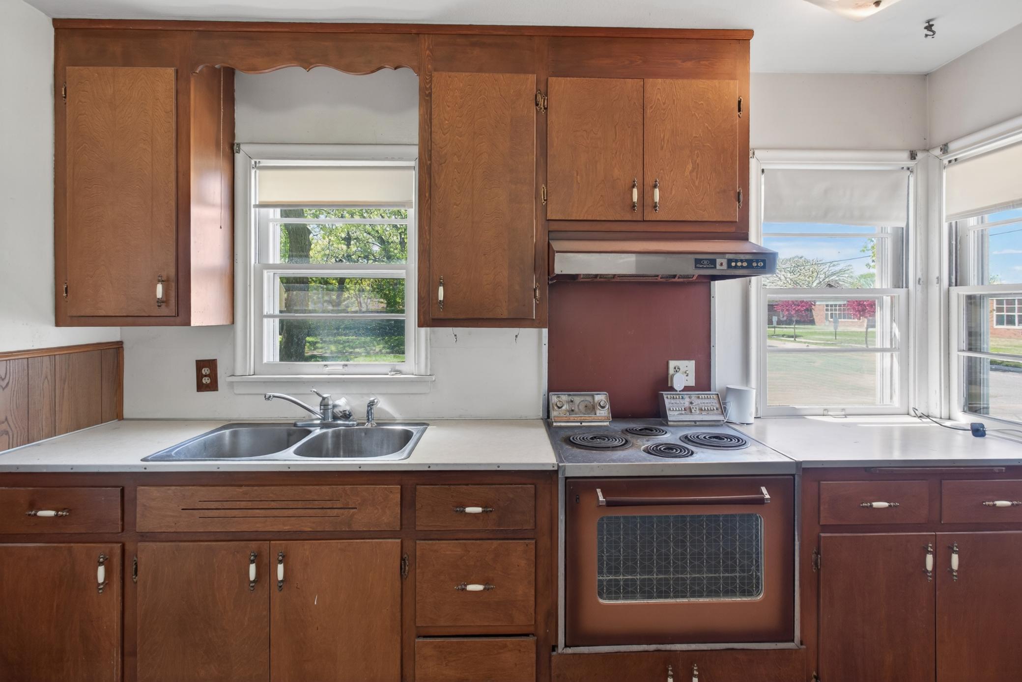 Main level: kitchen