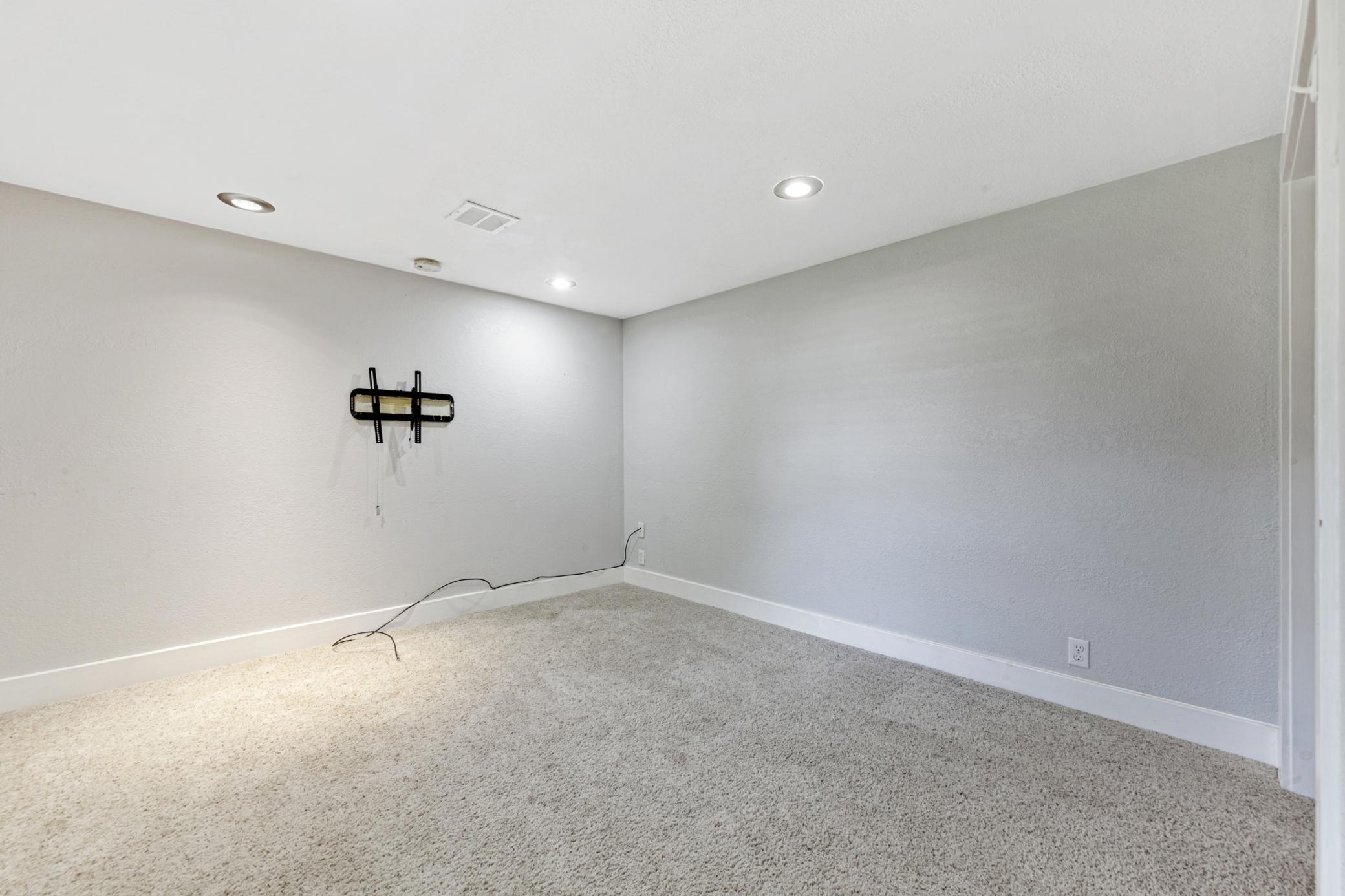31 bedroom 3.jpg