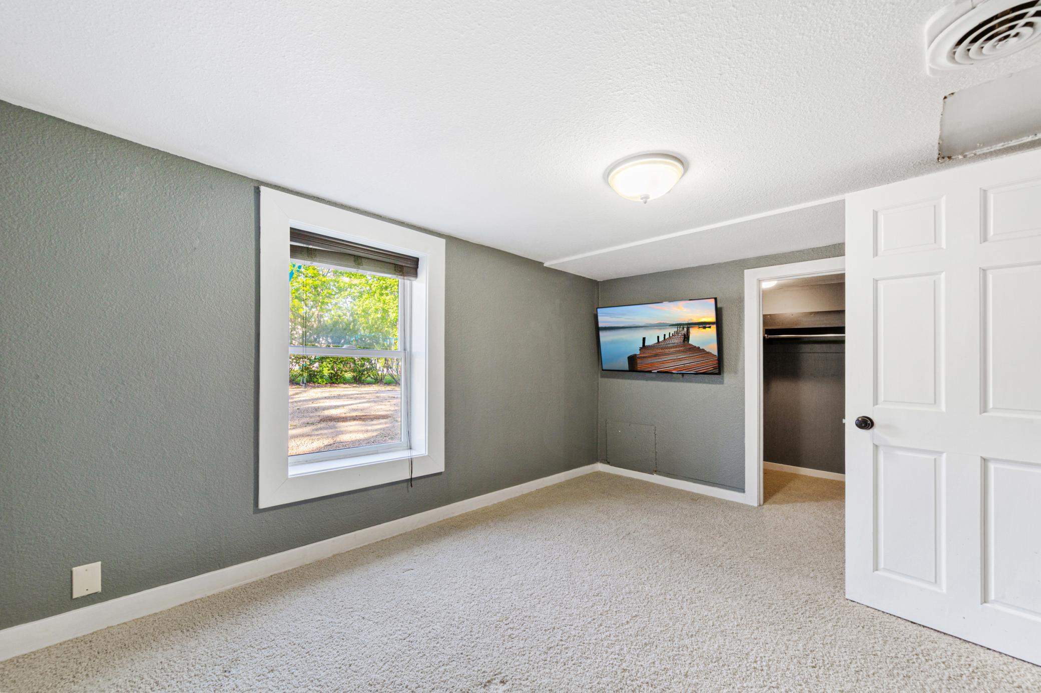 19 main bedroom.jpg