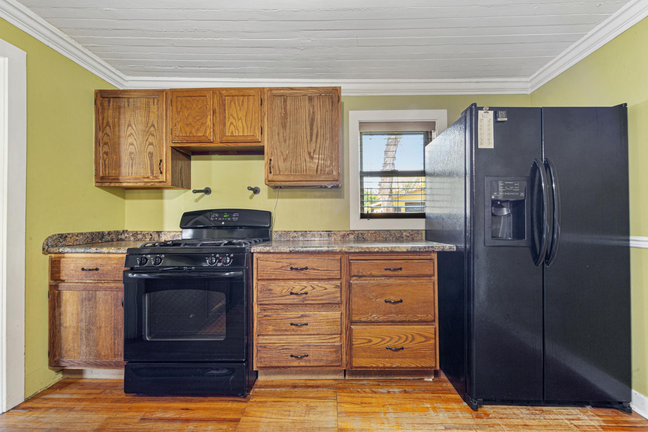 16 kitchen.jpg