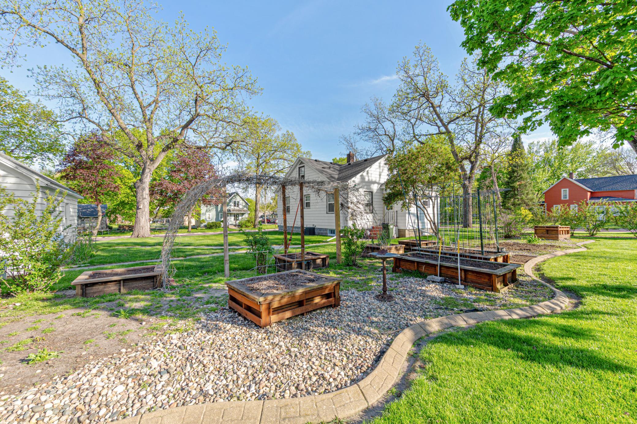 7 gardens.jpg