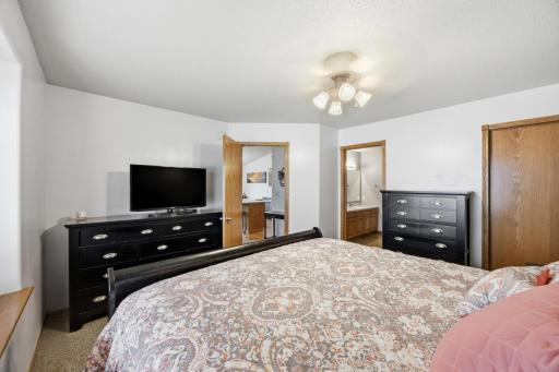 806 3rd Avenue NE, Dilworth, MN 56529
