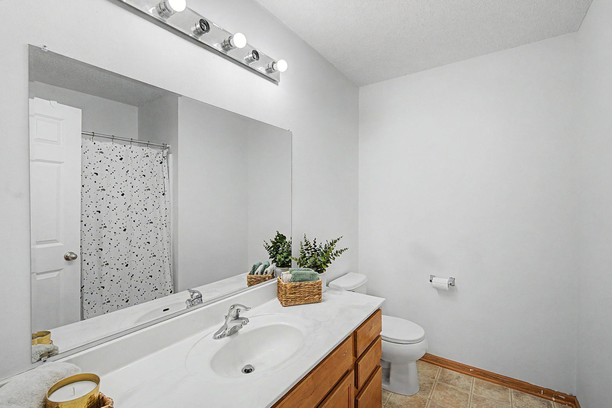 second of 2 full bathrooms on the upper level