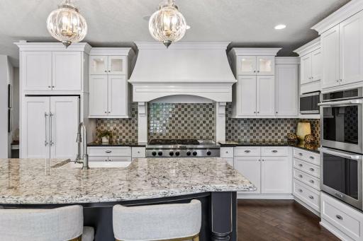 9690 Sky Lane, Eden Prairie, MN 55347