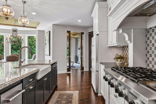 9690 Sky Lane, Eden Prairie, MN 55347