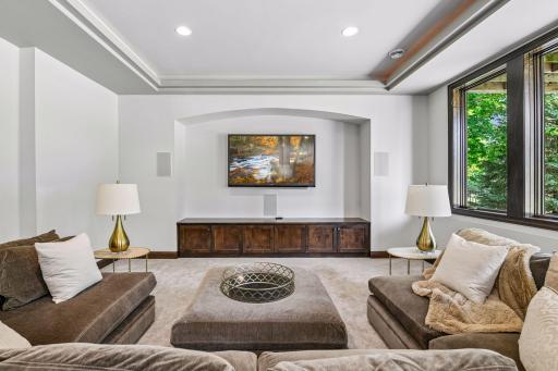 9690 Sky Lane, Eden Prairie, MN 55347