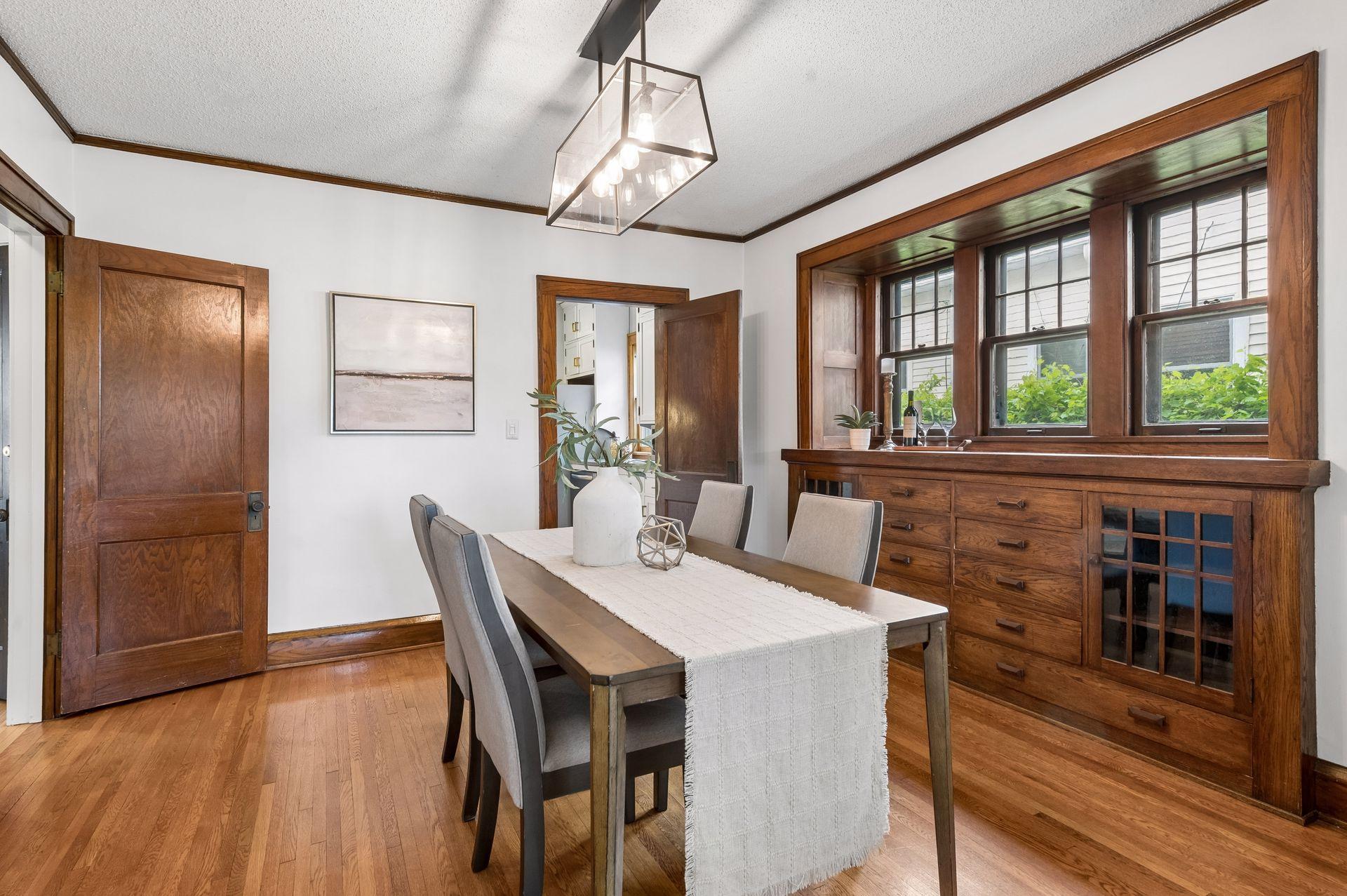 Great sized dining room. Ready for your next dinner party!