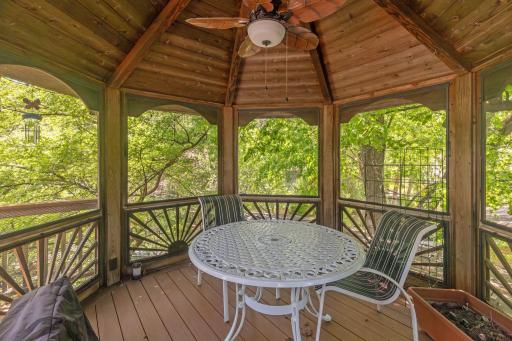 101 Timberland Drive, Burnsville, MN 55337