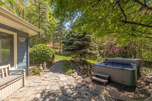101 Timberland Drive, Burnsville, MN 55337