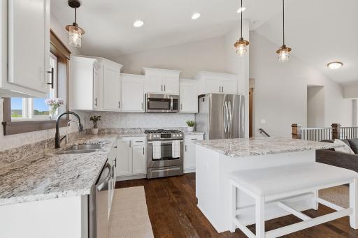 20-web-or-mls-2802_213th_St_W_Farmington_MN_017.jpg