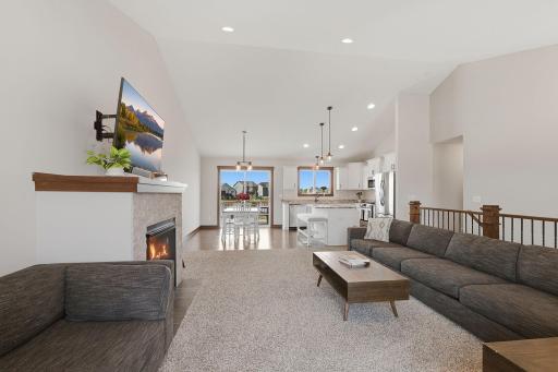 13-web-or-mls-2802_213th_St_W_Farmington_MN_010.jpg