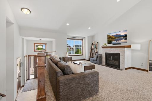 11-web-or-mls-2802_213th_St_W_Farmington_MN_008.jpg