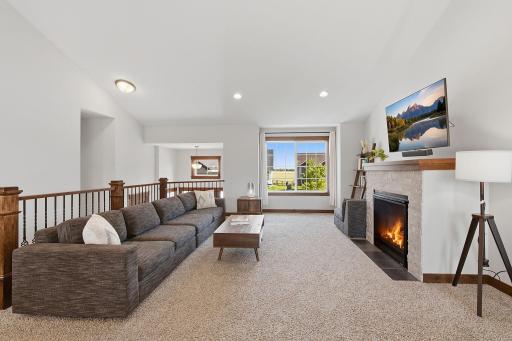 12-web-or-mls-2802_213th_St_W_Farmington_MN_009.jpg