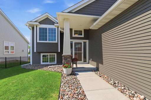 8-web-or-mls-2802_213th_St_W_Farmington_MN_043.jpg