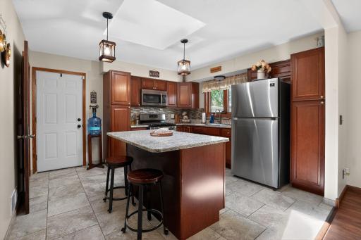 07_7335_Clayton_Ave_E_Inver_Grove_Heights_MN_55076_USA-Kitchen-DSC08020.jpg