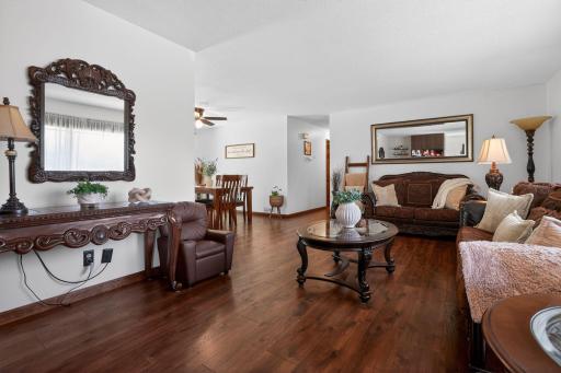 04_7335_Clayton_Ave_E_Inver_Grove_Heights_MN_55076_USA-Living_room-DSC08018.jpg