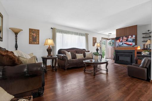 06_7335_Clayton_Ave_E_Inver_Grove_Heights_MN_55076_USA-Living_room-DSC08017.jpg