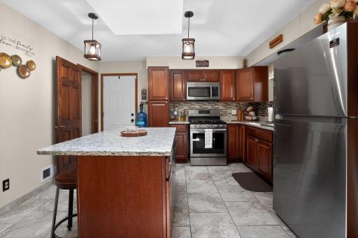 08_7335_Clayton_Ave_E_Inver_Grove_Heights_MN_55076_USA-Kitchen-DSC08021.jpg