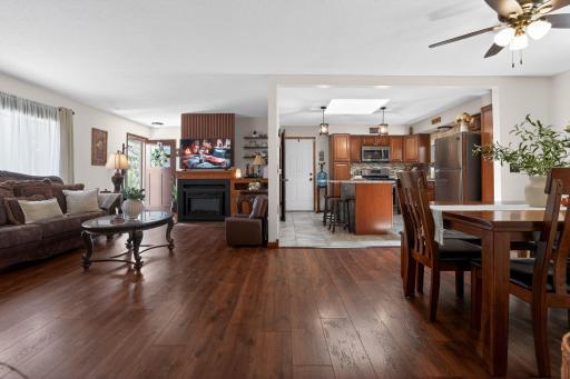 05_7335_Clayton_Ave_E_Inver_Grove_Heights_MN_55076_USA-Living_room-DSC08029.jpg