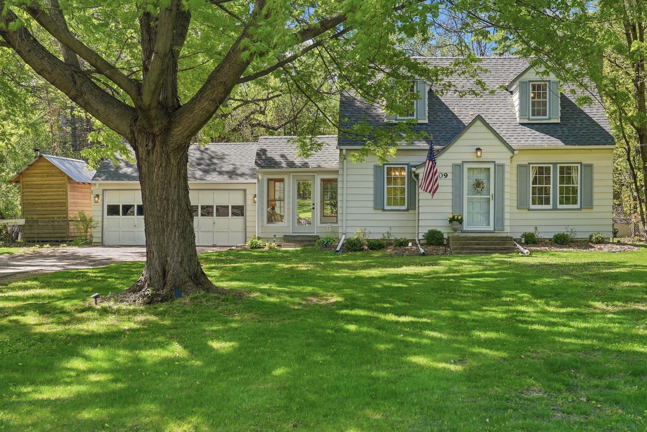 11209 Ridgemount Ave W Curb Appeal
