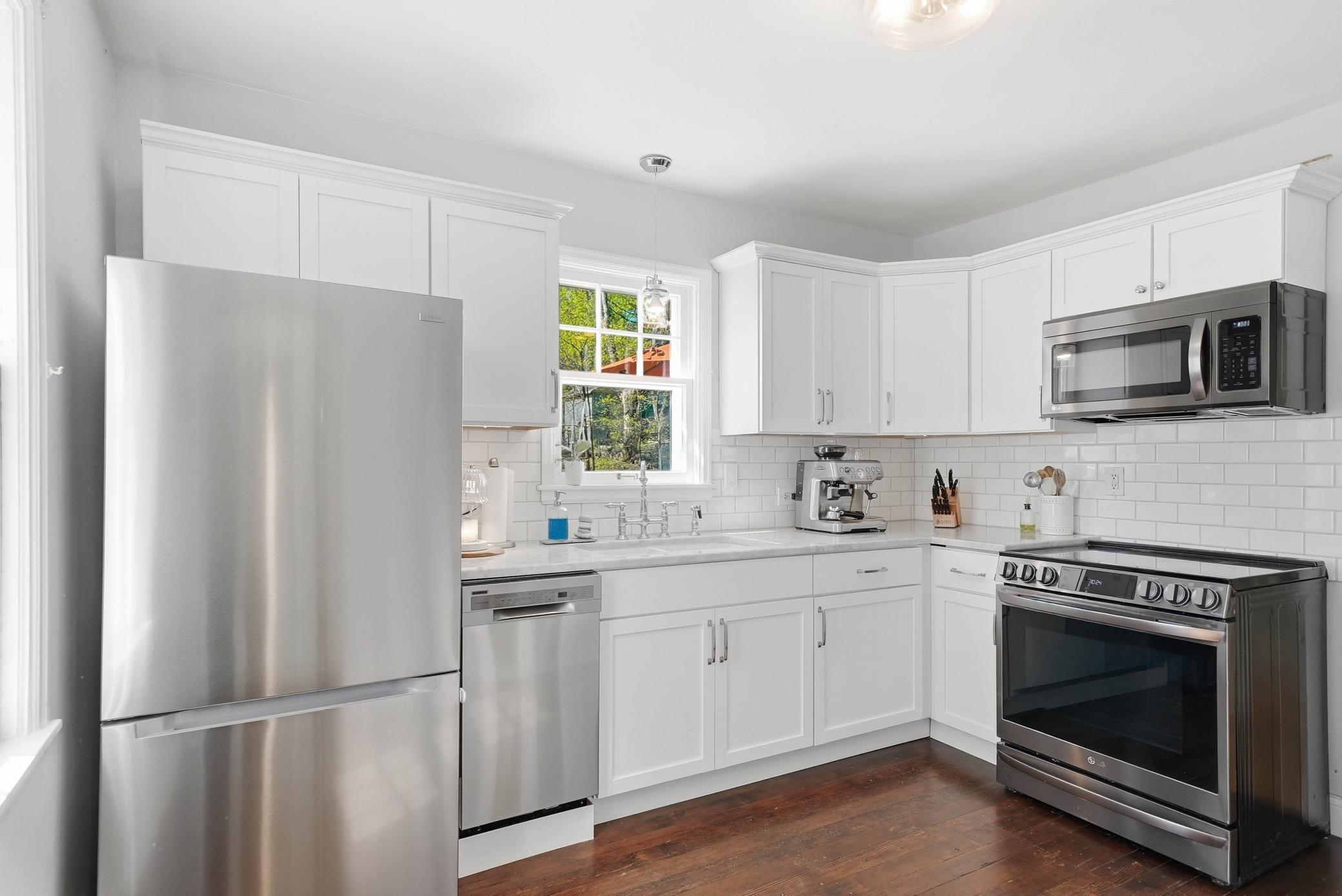 Beautifully updated kitchen