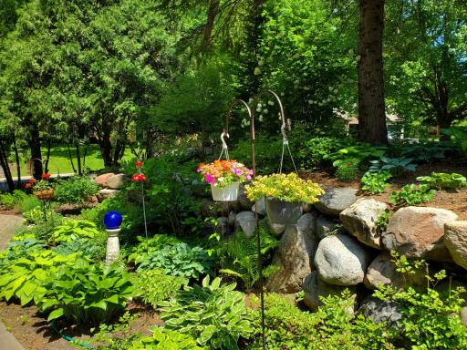 1001 Walden Court, Burnsville, MN 55337