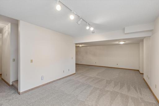 1001 Walden Court, Burnsville, MN 55337