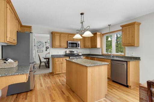 Great work and storage space in the eat-in kitchen